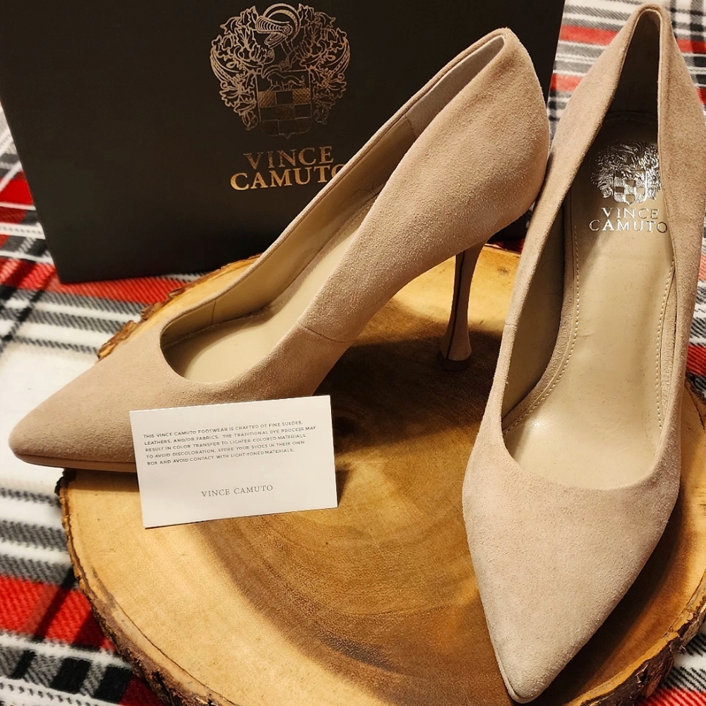 BRAND NEW VINCE CAMUTO NUDE HEELS